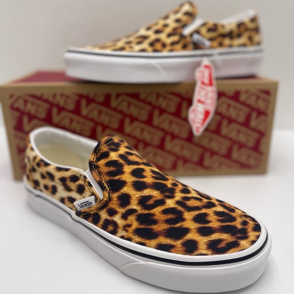Vans WMNS Slip-On Shoes Classic
(Leopard print) Black/True white
VN0A5AO8316 - Picture 16 of 16